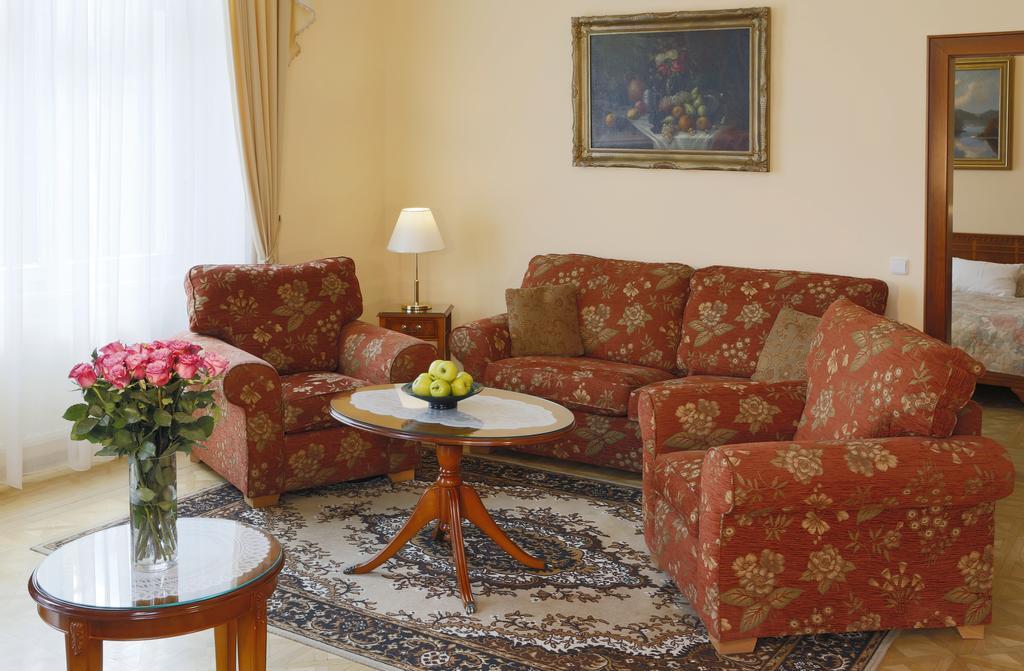 Bristol Kralovska Vila Карлови Вари Стая снимка